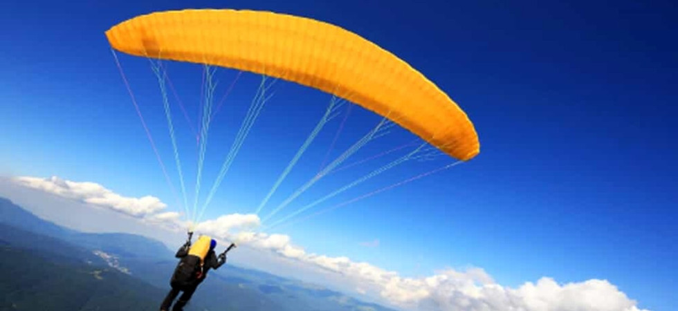 Decolla col parapendio ma precipita quasi subito, paura sul Col Rodella: elicottero in azione
